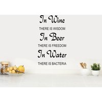 In Wine There Is Wisdom Wall Quote, Wandkunst Aufkleber, Vinyl Modern Transfer In Wine There Is Wisdom Wall Quote, Wandkunst Aufkleber, Vinyl Modern Transfer von TheWorldOfWallArt