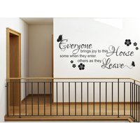 Wandspruch "Jeder Bringt Freude in Dieses Haus..." Wandbild Aufkleber, Vinyl Modern Transfer Wandspruch "Jeder Bringt Freude in Dieses Haus..." Wandbild Aufkleber, Vinyl Modern Transfer von TheWorldOfWallArt