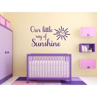 Wandtattoa, "Our Little Ray Of Sunshine" Wanddeko, Vinyl Aufkleber, Modern Transfer Wandtattoa, "Our Little Ray Of Sunshine" Wanddeko, Vinyl Aufkleber, Modern Transfer von TheWorldOfWallArt