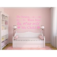 Wandtattoa "Be Brave, Run Free...", Wandsticker, Vinyl Aufkleber, Modern Transfer, Dekoration Wandtattoa "Be Brave, Run Free...", Wandsticker, Vinyl Aufkleber, Modern Transfer, Dekoration von TheWorldOfWallArt
