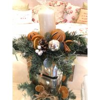 Orange Und Zimt Kirche Kerze Tisch Decorarion in Silber Glas Platz Topf, Mattierten Fichte, Eukalyptus, Efeu, Getrocknete Orangen Christbaumkugel von Thefestivedresser