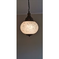 Space Age Opalglas Pendelleuchte, Weiße Glas Pendellampe, Mcm Deckenlampe, 1970Er Jahre, Mid Century Modern Light/Made in Jugoslawien von ThenandnowByJovana