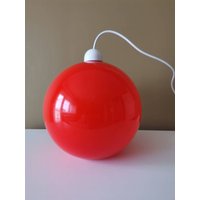 Space Age Opaline Glas Pendelleuchte, Rote Pendellampe, Mcm Deckenlampe, 1970Er Jahre, Mid Century Modern Rotlicht/Kugellicht Space Age Opaline Glas Pendelleuchte, Rote Pendellampe, Mcm Deckenlampe, 1970Er Jahre, Mid Century Modern Rotlicht/Kugellicht von ThenandnowByJovana