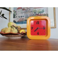 Vintage Wanduhr /Gorenje 70Er Jahre Jugoslawien/ Space Age Orange Rote Uhr/Kunststoff Mid Century Modern Home Decor von ThenandnowByJovana