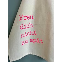 Bio-Baumwoll-Geschirrtuch Mit Neon Motiv "Freu Dich Nicht Zu Spät' von Theneonworkshop