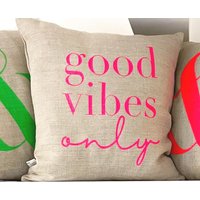 Leinen - Kissenbezug Mit Neon Motiv "Good Vibes Only' von Theneonworkshop