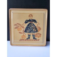 Pfaltzgraff Fliesenuntersetzer Folklore Mit Mädchen Oder Frau von ThereAndBackVintage