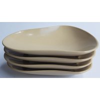Set Mit 4 Abgerundeten Kanten Aus Melamin, Taupe Snackschalen Von Saxe Brothers New York Set Mit 4 Abgerundeten Kanten Aus Melamin, Taupe Snackschalen Von Saxe Brothers New York von ThereAndBackVintage
