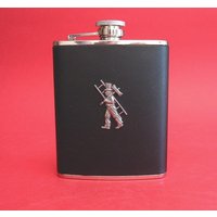 Schornsteinfeger Design Schwarz Leder 6 Unzen Flachmann Bräutigam Trauzeuge Hochzeitsgeschenk von ThimblesnObjectDart