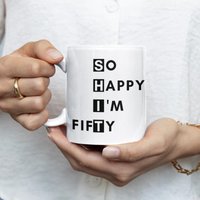 So Happy I'm Fifty - Lustige 50. Geburtstag Tasse | Witzige Keramiktasse Mit Spruch Geschenkidee Für Männer & Frauen 330Ml von ThingsOfHappiness