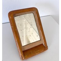 Antiker Hölzerner Spiegel Mit Klappbarem Design Massivholz Kommode Patina Vintage Kleiner Schlafzimmer Badezimmer Home Alte Welt Dekor Schmuck von Thirty3cubed