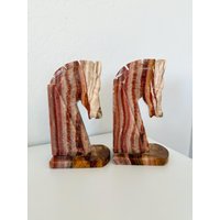 Vintage 1970Er Jahre Onyx Pferdekopf Buchstützen Mid Century Modern Home Bücherregal Styling Stein Regal Wohnkultur, Mcm Interior Pferde Marmor Vintage 1970Er Jahre Onyx Pferdekopf Buchstützen Mid Century Modern Home Bücherregal Styling Stein Regal Wohnkultur, Mcm Interior Pferde Marmor von Thirty3cubed