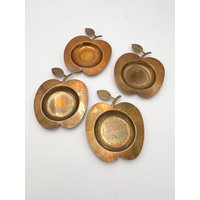 Vintage Messing Apfel Untersetzer 4Er-Set Gold Mcm Wohnkultur Geschenk Halter Stil Trinkgeschirr Bar Vier von Thirty3cubed