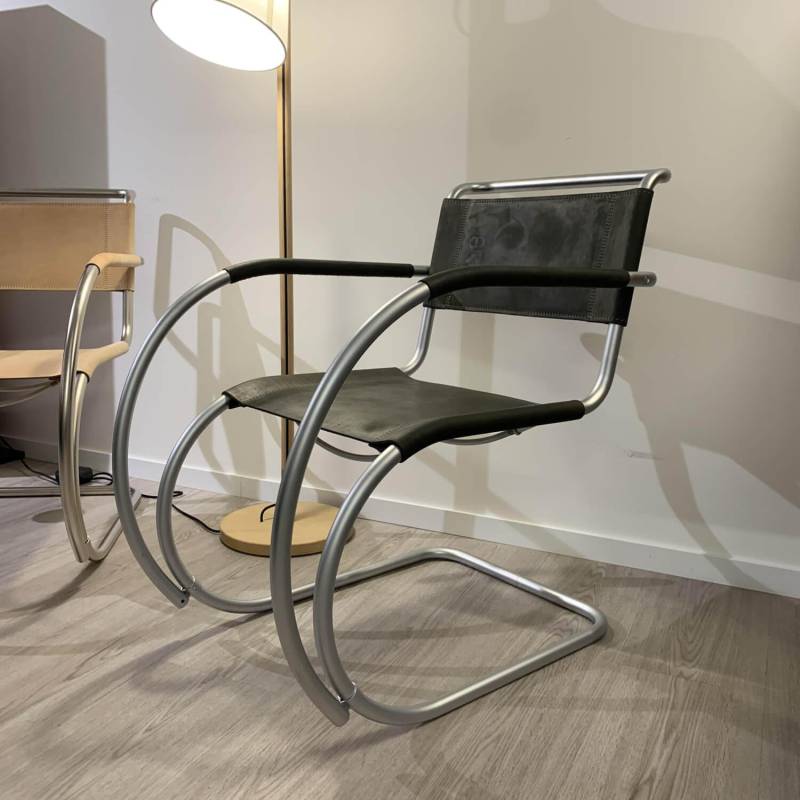 Thonet Armlehnstuhl S 533 Sonderedition Leder Anthrazit Limitiert auf 100 von Thonet