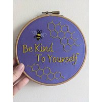 Sei Nett Zu Dir Selbst Handbestickter Hoop Sei Nett Zu Dir Selbst Handbestickter Hoop von ThreadByThreadDesign