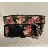 Rosa Camo Schmetterling-Haustier-Halsband. Maschinenwaschbar, Einstellbare Länge. Camping, Jagd, Mädchen, Rosa von Threads4Pups