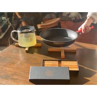 Olivenholz Multifunktions-Untersetzer in Exklusiver Geschenkbox 4 Hochwertige Und Handgefertigte Olivenholz-stäbe Für Töpfe Mehr von ThreeLeavesBerlin