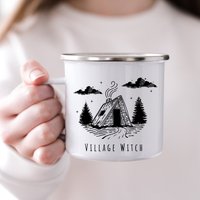 Halloween Personalisierte Emaille Becher, Dorf Hexe, Camping Geschenk Für Halloween, Hexen Gebräu, Herbst Tasse, Kaffee Becher Uk von ThreeQuarks