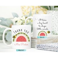 Lehrer Tasse, Personalisierte Text Danke, Dass Sie Mir Beim Wachsen Helfen, Ta Geschenk Von Lehrern, Es Braucht Ein Großes Herz, Um Kleine Köpfe Zu von ThreeQuarks