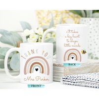 Lehrer Tasse, Personalisierte Text Danke, Dass Sie Mir Beim Wachsen Helfen, Ta Geschenk Von Lehrern, Es Braucht Ein Großes Herz, Um Kleine Köpfe Zu von ThreeQuarks