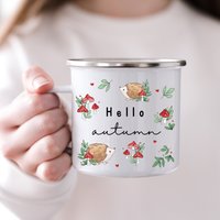 Personalisierte Igel Emaille Becher, Hallo Herbst, Camping Geschenk Für Halloween, Herbstzauber, Herbsttasse, Herbst Kaffeebecher Uk, Dekor von ThreeQuarks