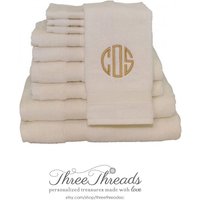 Monogrammiert 8-Teiliges Handtuch-Set, Monogrammhandtücher, Collegegeschenk, Hochzeitsgeschenk Monogrammiert 8-Teiliges Handtuch-Set, Monogrammhandtücher, Collegegeschenk, Hochzeitsgeschenk von ThreeThreadsSC