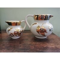 Sandland Ware Milchknacker Set. Gold Und Weiß Design. Vintage Aus Den 1940Er Jahren von ThreeWitchesCoven