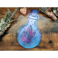 Trank Flasche Kristall Tablett Hexen Dekor Schmuckteller Blau Rosa Farbverschiebungen Im Licht von ThreeWitchesCoven