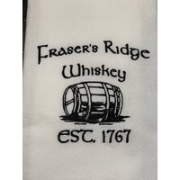 Fraser's Ridge Whisky Besticktes Geschirrtuch von ThrowInATowel