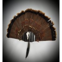 Truthahn-Fan Und Bart-Montage-Kit Mit Totenkopf-Aufhängern | Schwarz Truthahn-Fan Und Bart-Montage-Kit Mit Totenkopf-Aufhängern | Schwarz von ThuliDesign