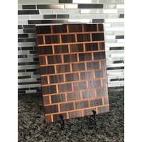 Designer Kirsche Und Walnuss Backstein Stil Holz Schneidebrett von ThumbtacksAndPaper