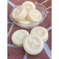 Weiße Teelichtkerzen, Bienenwachs-Teelichter, Schwimmende Bienenwachs-Teelichtkerzen, Natürliche Votivkerze, Hochzeit Elfenbein-Teelichter Weiße Teelichtkerzen, Bienenwachs-Teelichter, Schwimmende Bienenwachs-Teelichtkerzen, Natürliche Votivkerze, Hochzeit Elfenbein-Teelichter von ThyWillBeeDone