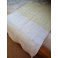 Decke /Handgestrickt Mit Dekorativem Band von TianaAlfred