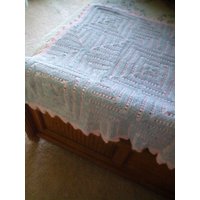 Gestrickte Handgemachte Patch-Arbeit-Decke in Rosa Oder Blau von TianaAlfred