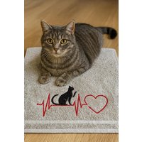 Personalisierbares Katzen-Handtuch - Geschenk Für Katzenliebhaber, Besticktes Handtuch Mit Name & Pfote Katzen Mama Papa von TibasZaubernadel