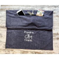 Personalisiertes Gym Handtuch Mit Reißverschlussfach, Bestickt Namen, Personalisiertes Geschenk, Sport, Training, Fitness, Männer, Frau von TibasZaubernadel