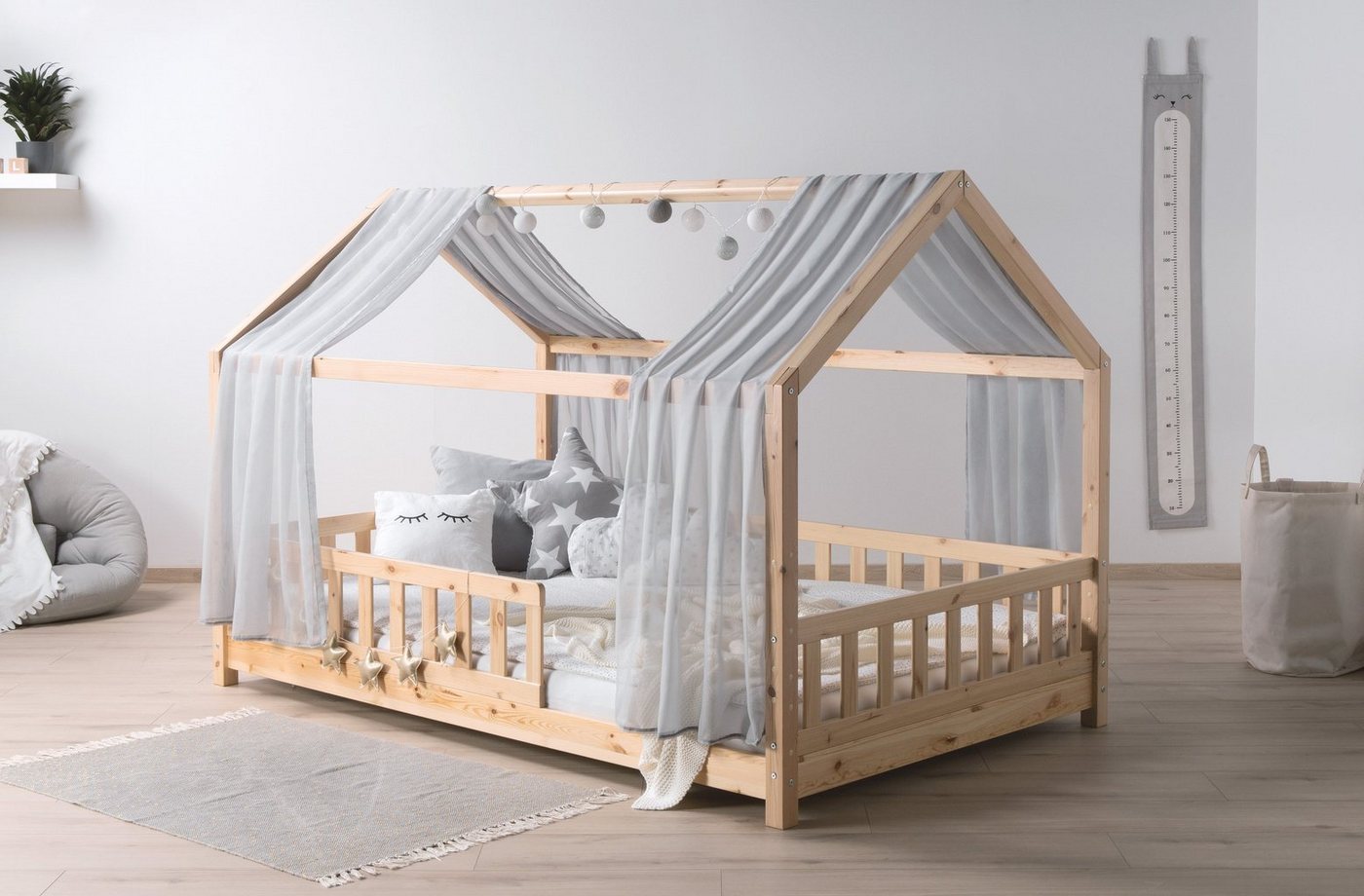 Ticaa Hausbett Kinderbett Bodenbett Hausbett Kim" Kiefer natur (Hausbett mit Tüll-Set), Hausbett inkl. Tüll-Set, Rollrost, Rausfallschutz, höhenverstellbar" von Ticaa