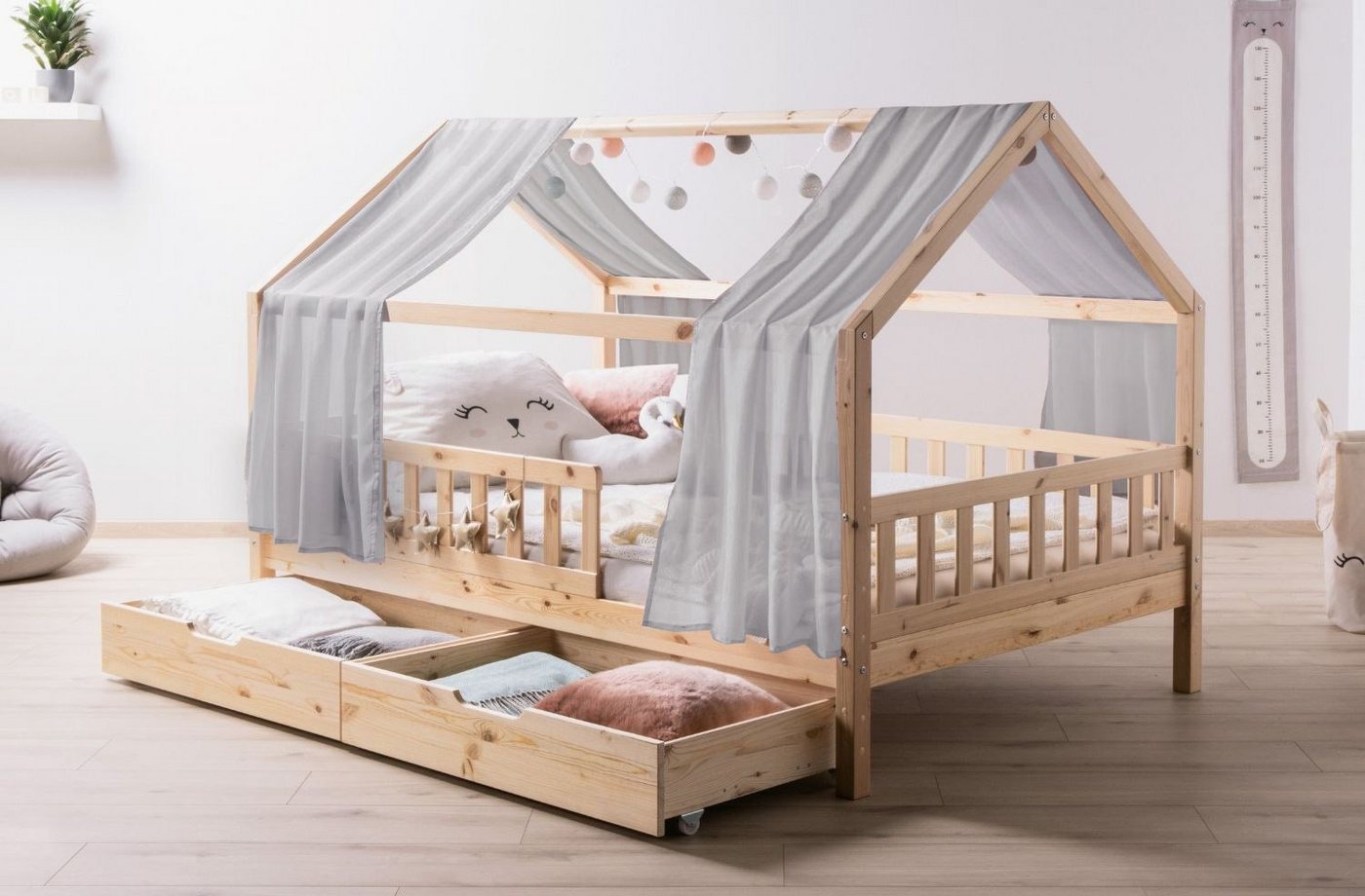 Ticaa Hausbett Kinderbett Hausbett Kim" inkl. Schubkästen Kiefer (Set, Hausbett mit Tüll-Set und Schubkästen), Hausbett inkl. Rausfallschutz, höhenverstellbar" von Ticaa