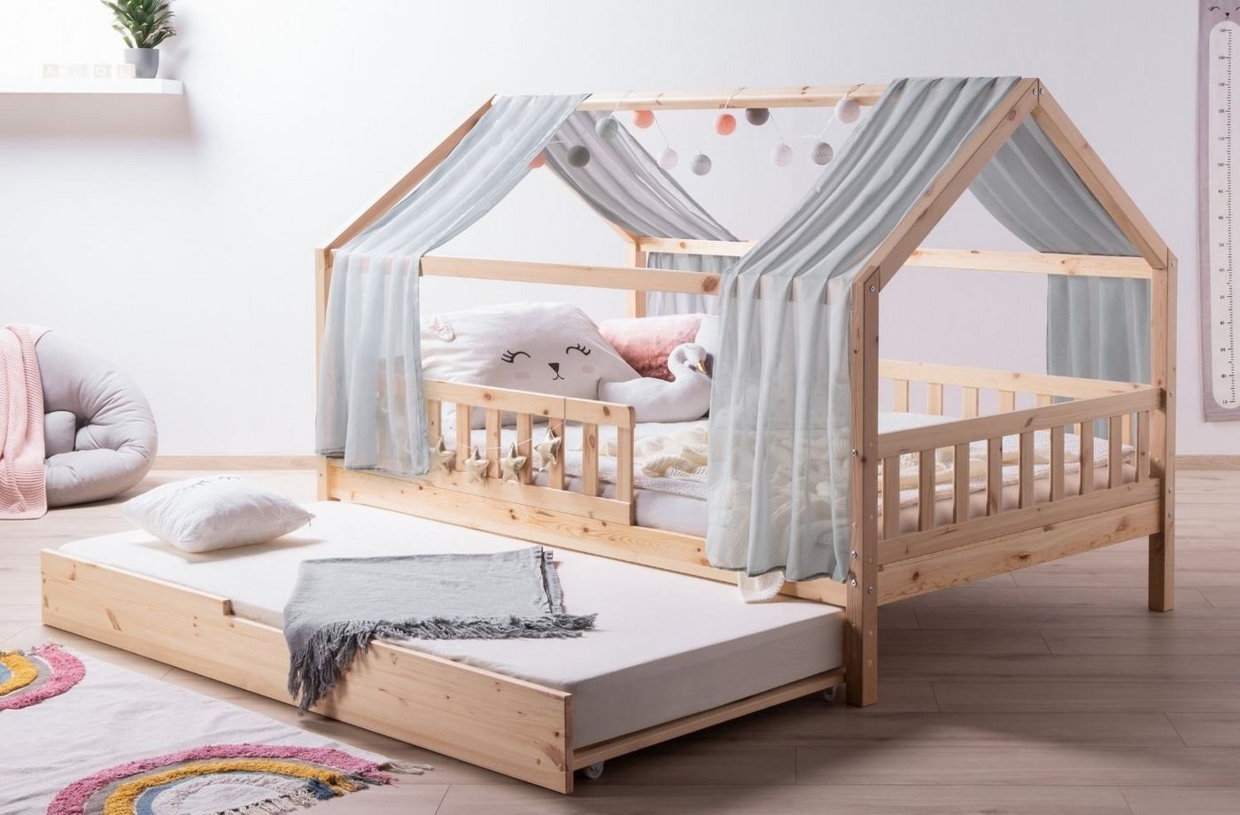 Ticaa Hausbett Kinderbett Hausbett Kim" inkl. Zusatzbett Kiefer (Set, Hausbett mit Tüll-Set und Zusatzbett), Hausbett inkl. Rausfallschutz, höhenverstellbar" von Ticaa