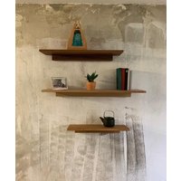 Moderne Schweberegale - in Eiche Und Nussbaum von TidyboyBerlin