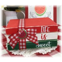 Life Is Sweet Mini Holzimitat Bücherstapel Für Abgestufte Tabletts Wassermelonen Dekor von TieredTrayTreasures