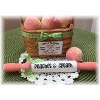 Peaches & Cream Mini Holz Nudelholz Für Abgestufte Tabletts Peach Decor von TieredTrayTreasures