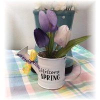 Welcome Spring Mini-Gießkanne Mit Tulpen Für Gestuftes Tablett von TieredTrayTreasures
