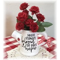 Wo Blumen Blühen, Da Blüht Auch Hoffnung Mini-Gießkanne Aus Keramik Für Abgestufte Tabletts von TieredTrayTreasures
