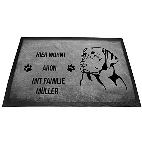 Labrador Retriever Fußmatte | mit Wunschnamen für Hund & Familie personalisiert | Hier wohnt … mit. | rutschfest | Waschbar | (Grau 40 x 60 cm) von Tierisch-tolle Geschenke