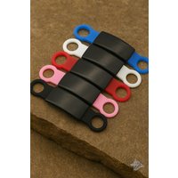 Halsbandmarke Mit Gummizug Schwarzes Metall Gravur Halsbandmarke Mit Gummizug Schwarzes Metall Gravur von TierzauberManufaktur