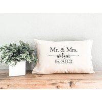 Mr Mrs Pillow, Hochzeit Gefallen, Hochzeitsgeschenk, Personalisierte Kissen, Benutzerdefinierte Paar Geschenk Für Paar, Hochzeitsdeko von TigerCoDesigns
