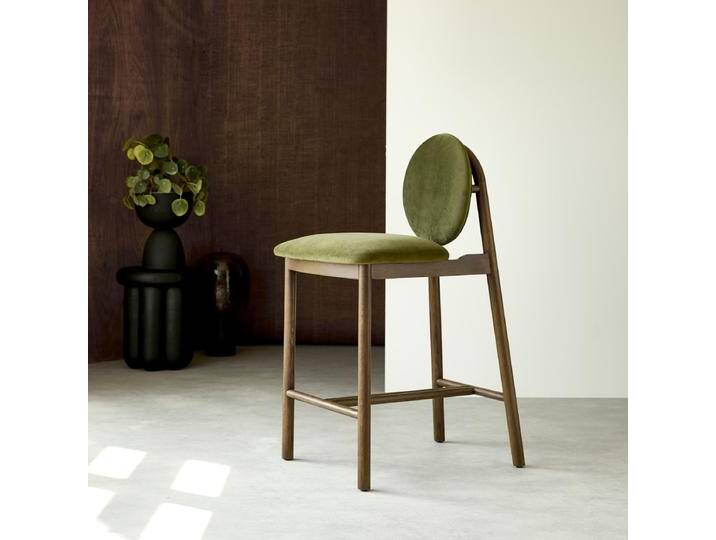Barstuhl aus massiver Eiche und grünem Samt - Dunkelgrün - Oak Barstuhl aus massiver Eiche und grünem Samt - Dunkelgrün - Oak von Tikamoon