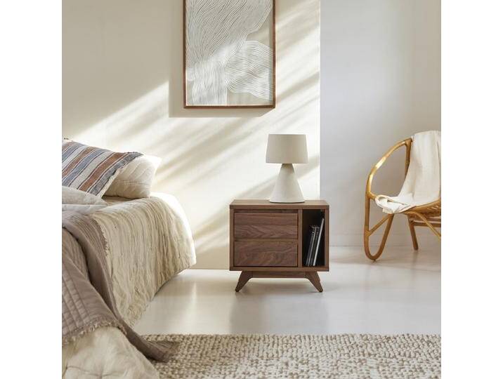 Nachttisch aus massivem Nussbaum Esmée - Braun - walnut von Tikamoon