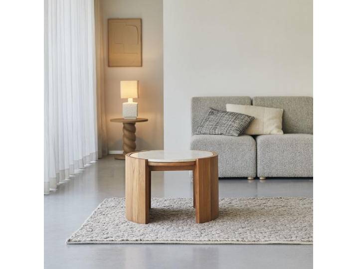 Runder Beistelltisch aus massivem Teakholz und Marmor - Natur - Teak von Tikamoon